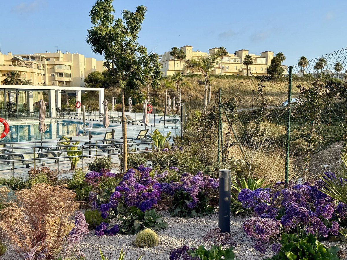 2 Bed Middle Floor Apartment in Mijas Costa