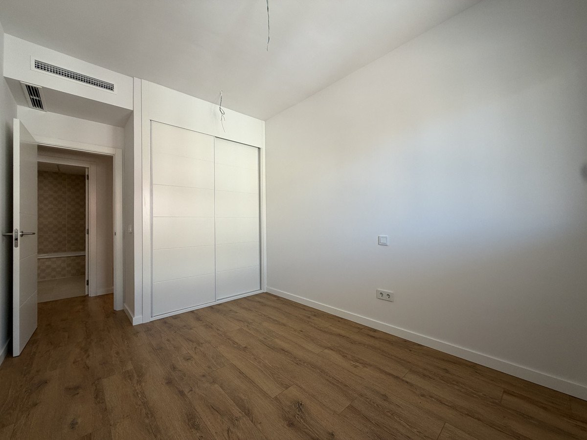 2 Bed Middle Floor Apartment in Estepona