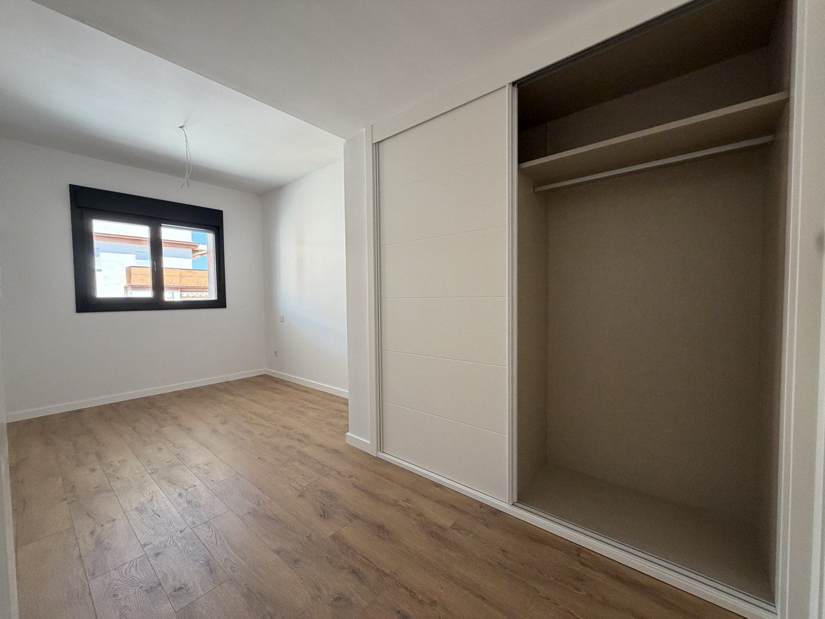 2 Bed Middle Floor Apartment in Estepona