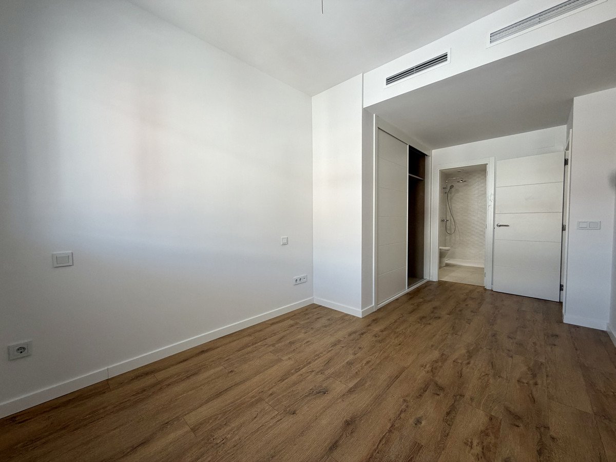 2 Bed Middle Floor Apartment in Estepona