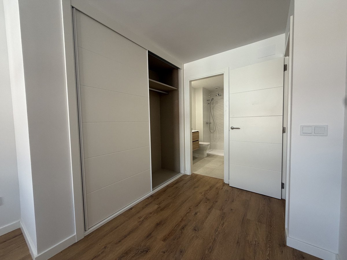 2 Bed Middle Floor Apartment in Estepona