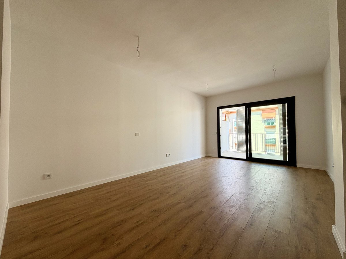 2 Bed Middle Floor Apartment in Estepona