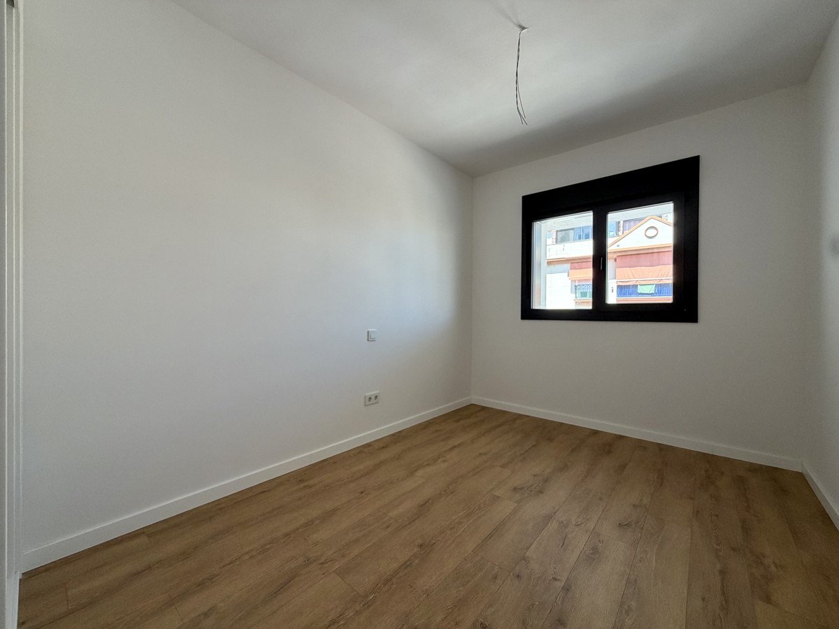 2 Bed Middle Floor Apartment in Estepona