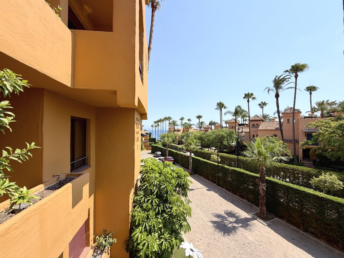 2 Bed Middle Floor Apartment in Estepona