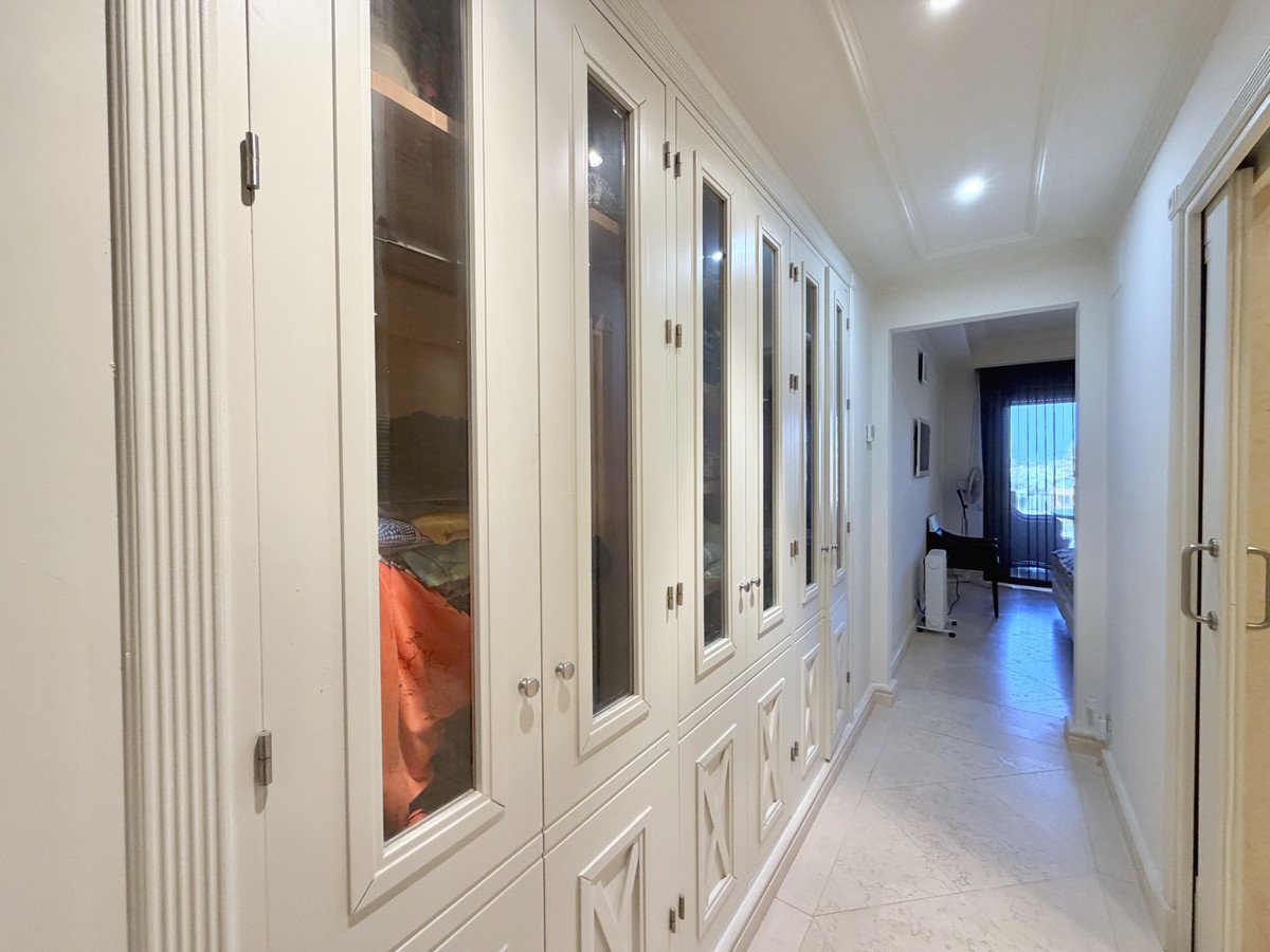 2 Bed Middle Floor Apartment in Estepona