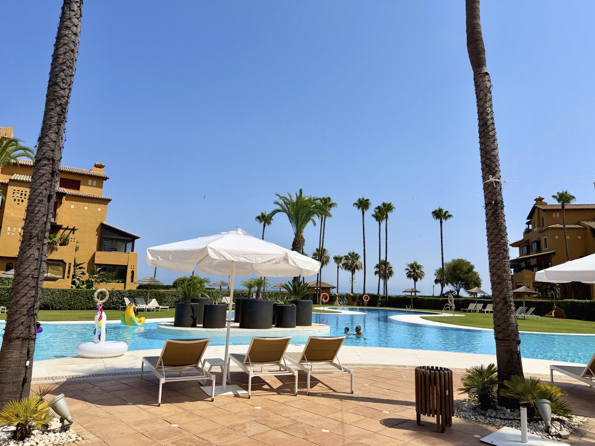2 Bed Middle Floor Apartment in Estepona