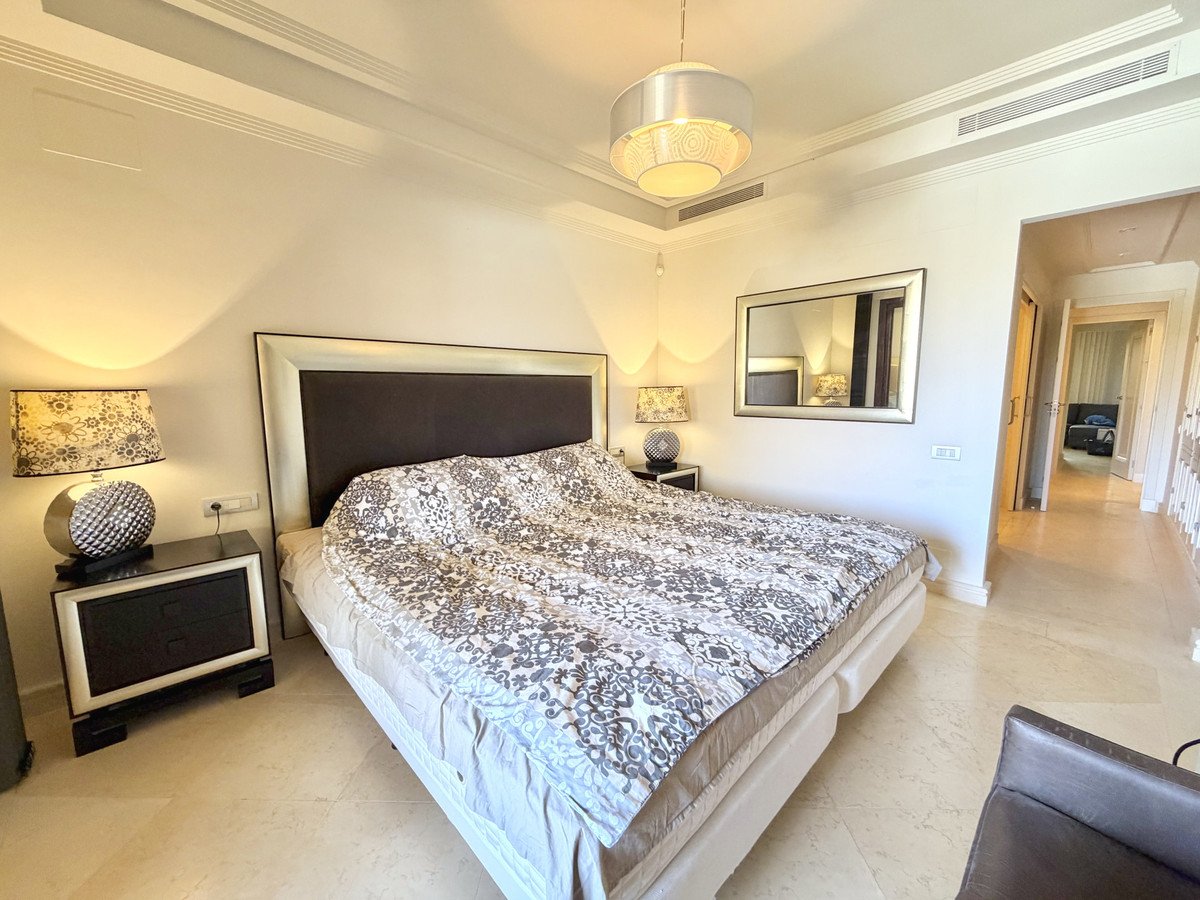 2 Bed Middle Floor Apartment in Estepona