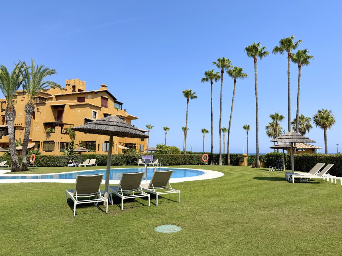 2 Bed Middle Floor Apartment in Estepona