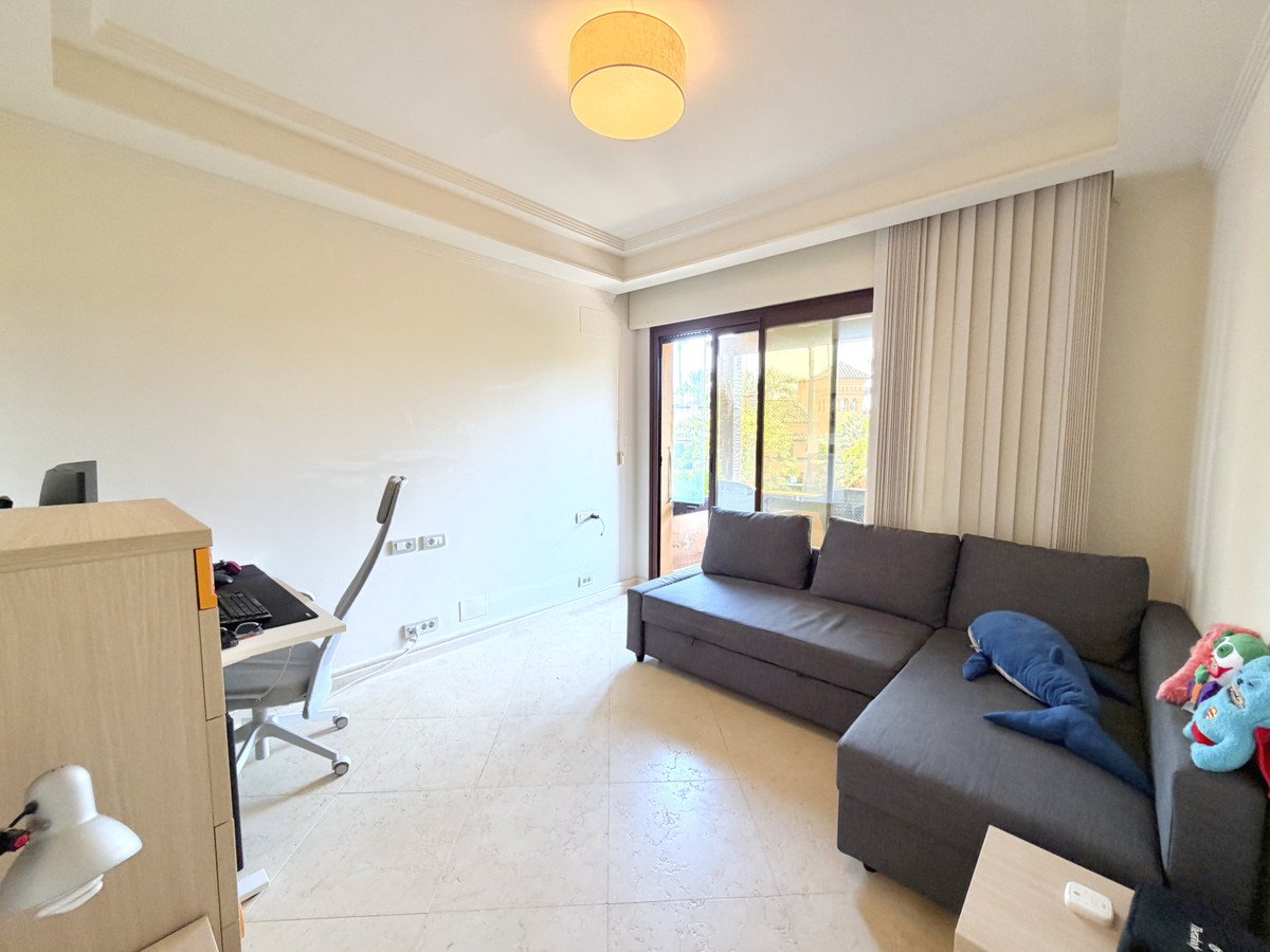 2 Bed Middle Floor Apartment in Estepona