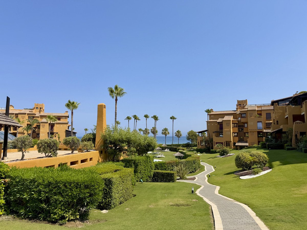 2 Bed Middle Floor Apartment in Estepona