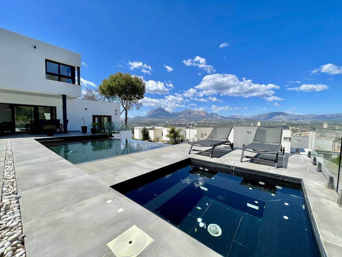 5 Bed Detached Villa in L'Albir