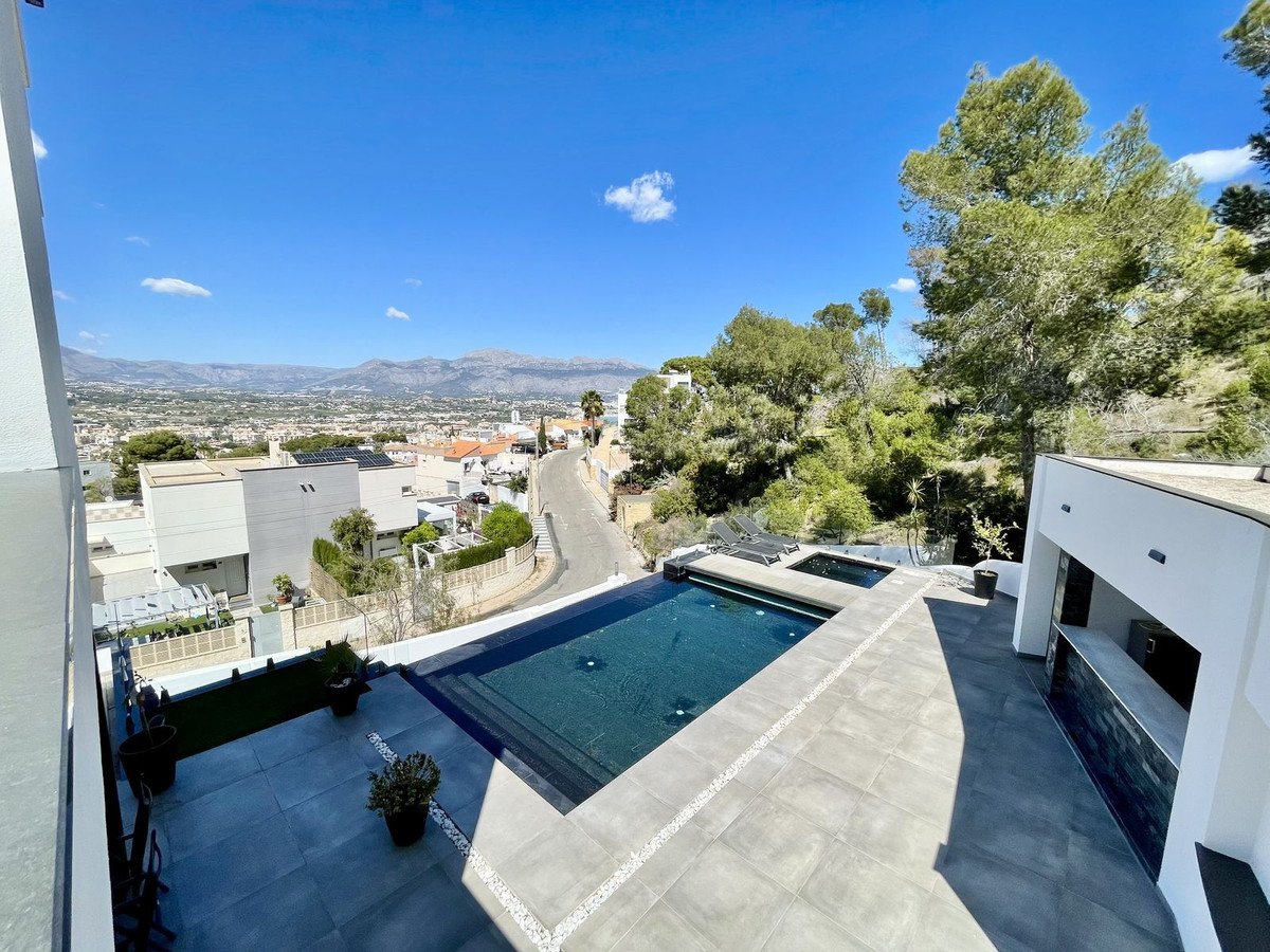 5 Bed Detached Villa in L'Albir