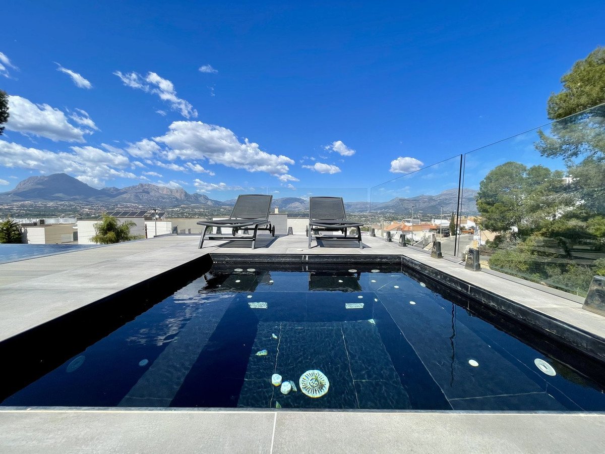 5 Bed Detached Villa in L'Albir