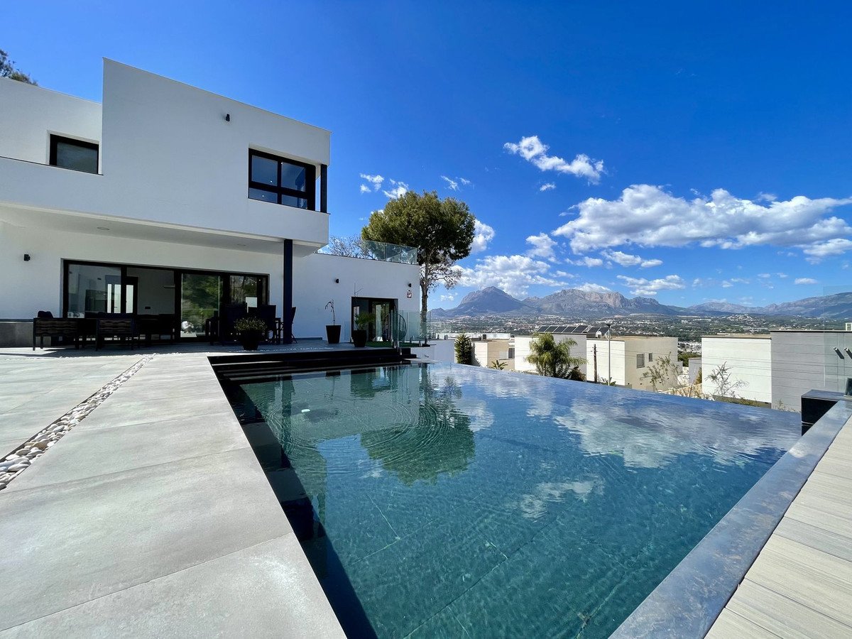 5 Bed Detached Villa in L'Albir