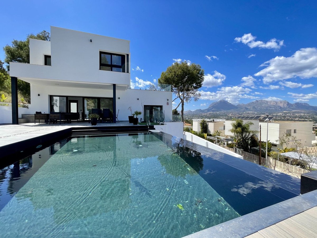 5 Bed Detached Villa in L'Albir