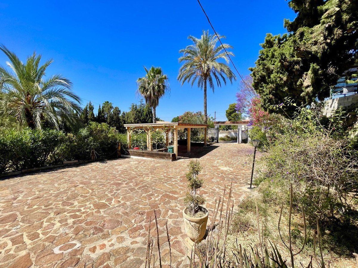 4 Bed Detached Villa in Altea