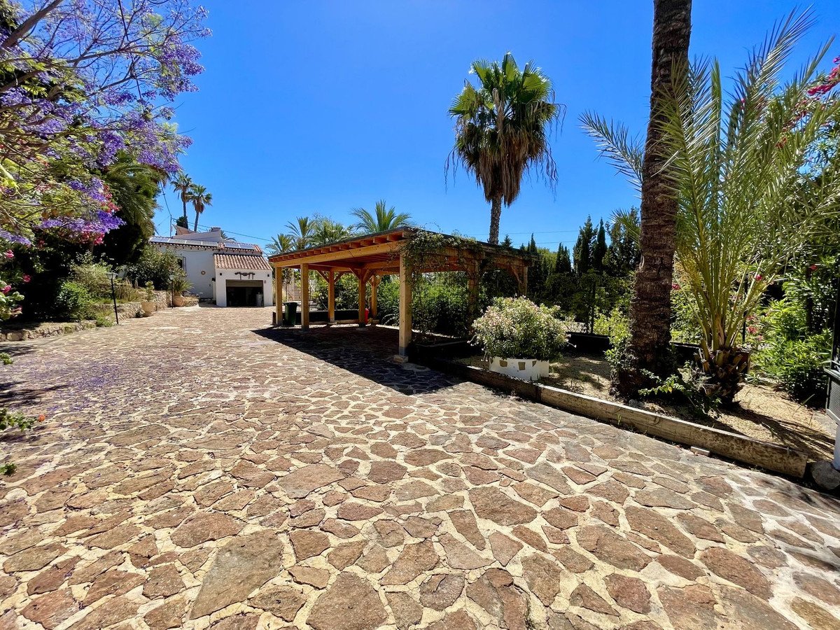 4 Bed Detached Villa in Altea