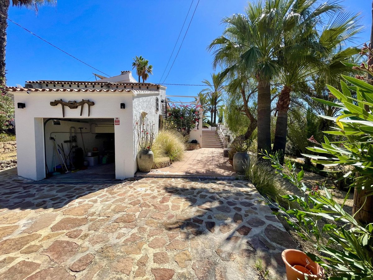 4 Bed Detached Villa in Altea