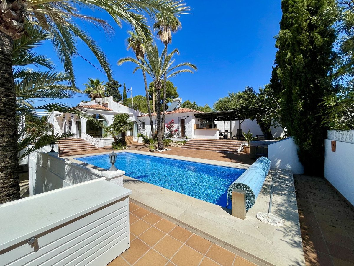 4 Bed Detached Villa in Altea