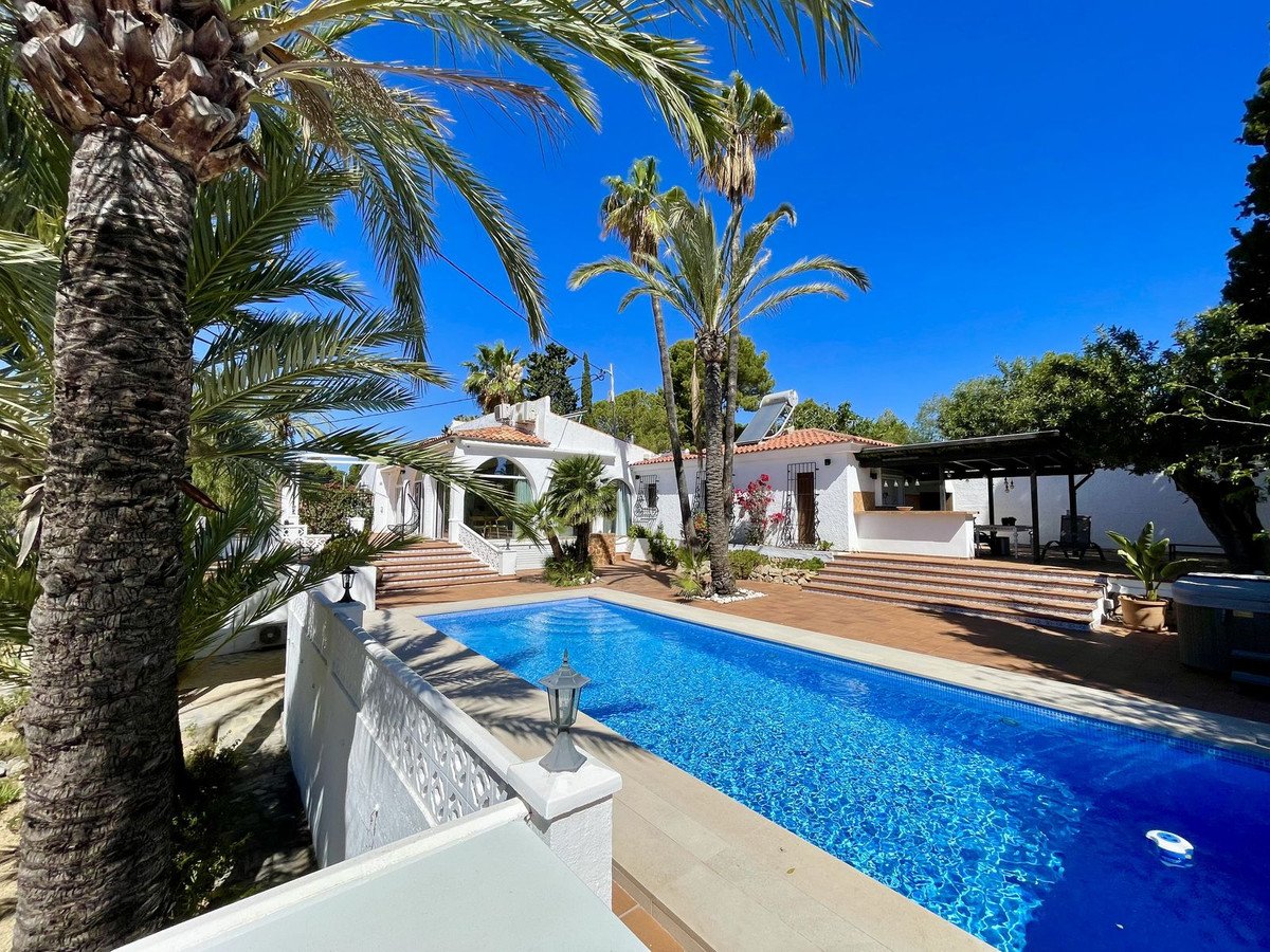 4 Bed Detached Villa in Altea