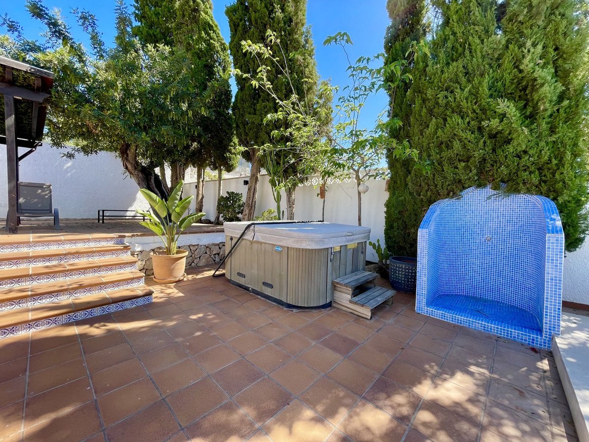 4 Bed Detached Villa in Altea