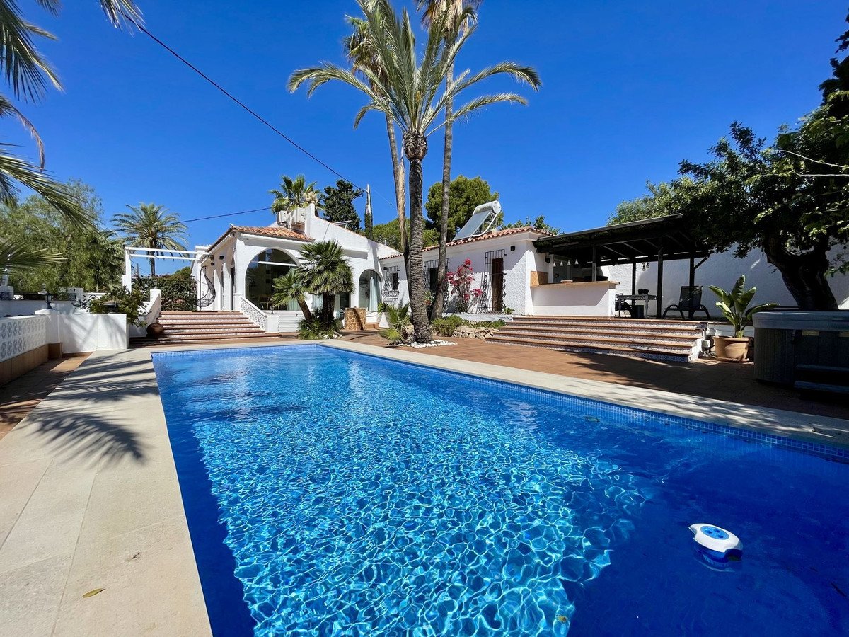 4 Bed Detached Villa in Altea