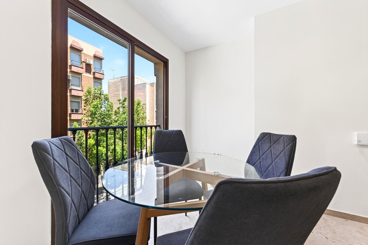 2 Bed Middle Floor Apartment in Centro Histórico