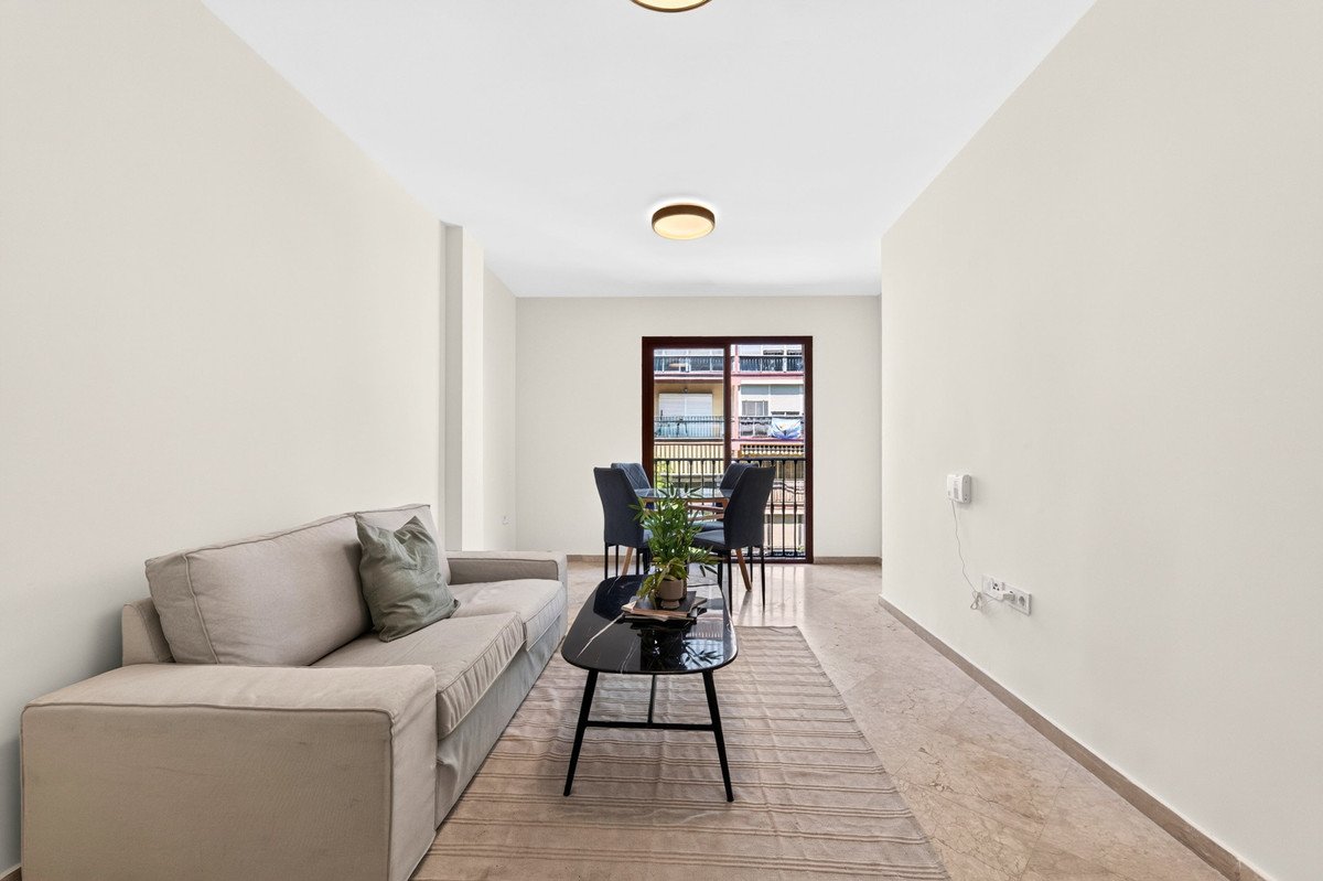 2 Bed Middle Floor Apartment in Centro Histórico