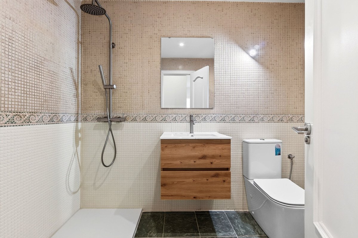 2 Bed Middle Floor Apartment in Centro Histórico