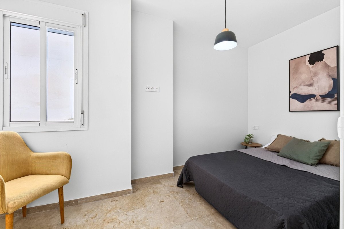 2 Bed Middle Floor Apartment in Centro Histórico