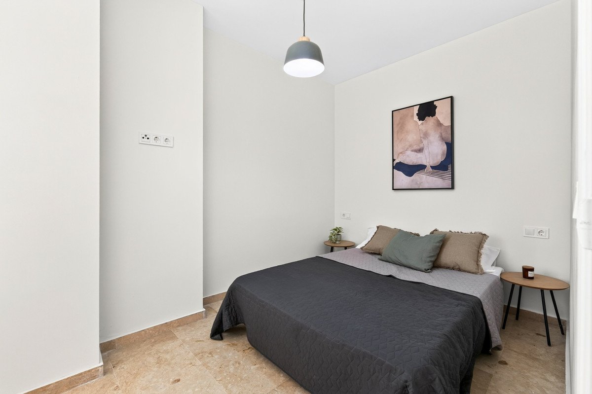 2 Bed Middle Floor Apartment in Centro Histórico