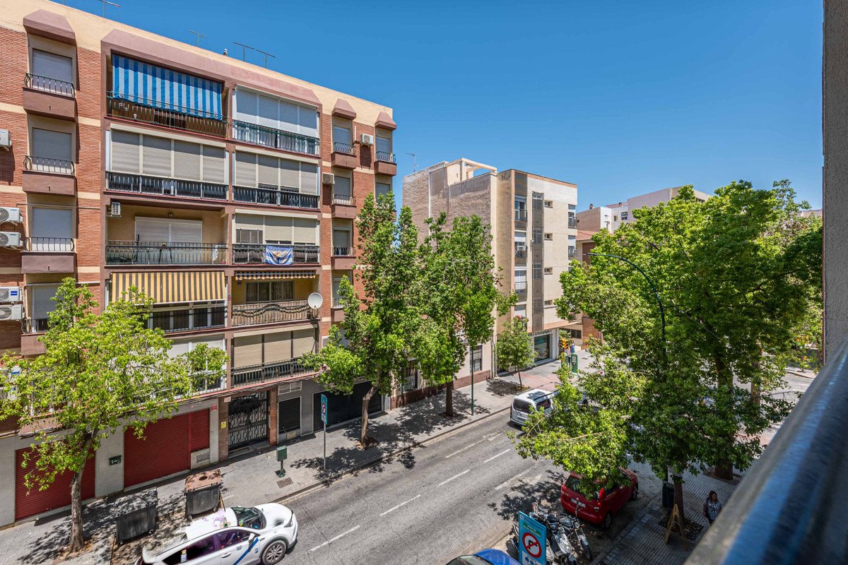 2 Bed Middle Floor Apartment in Centro Histórico