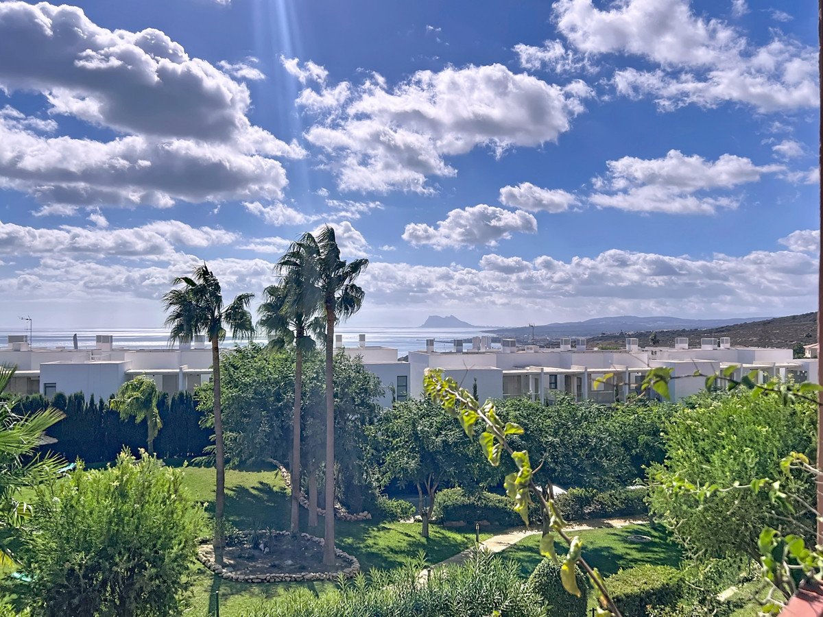 2 Bed Middle Floor Apartment in Manilva