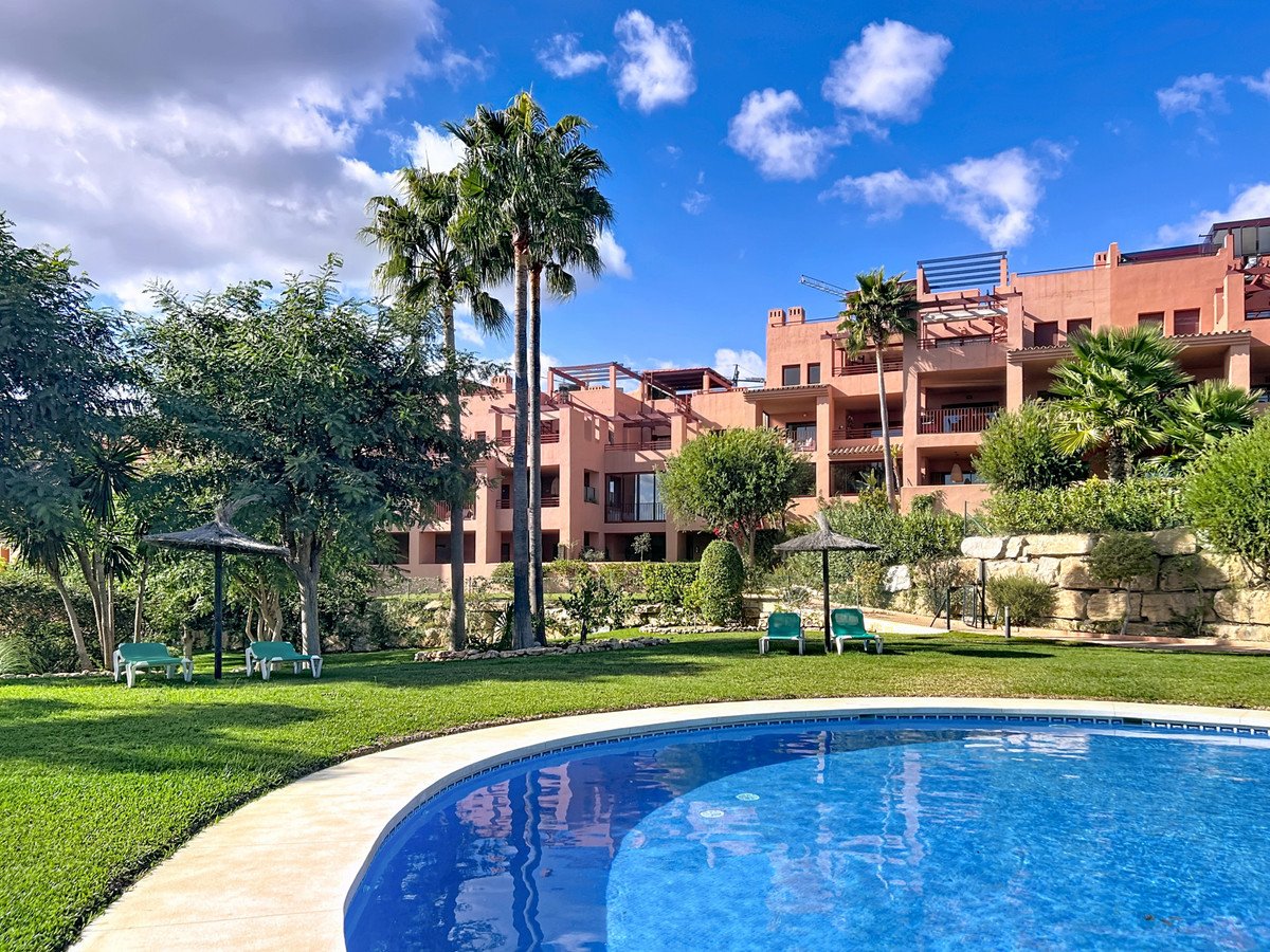 2 Bed Middle Floor Apartment in Manilva