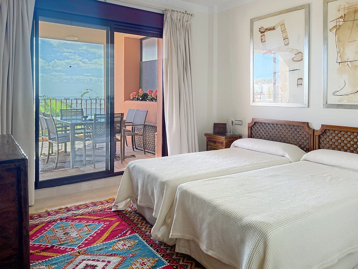 2 Bed Middle Floor Apartment in Manilva