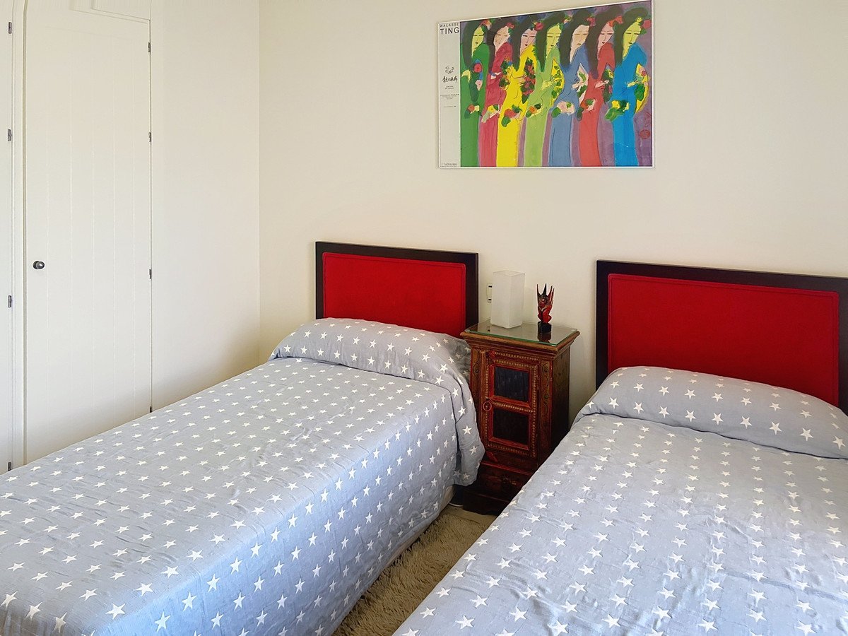 2 Bed Middle Floor Apartment in Manilva