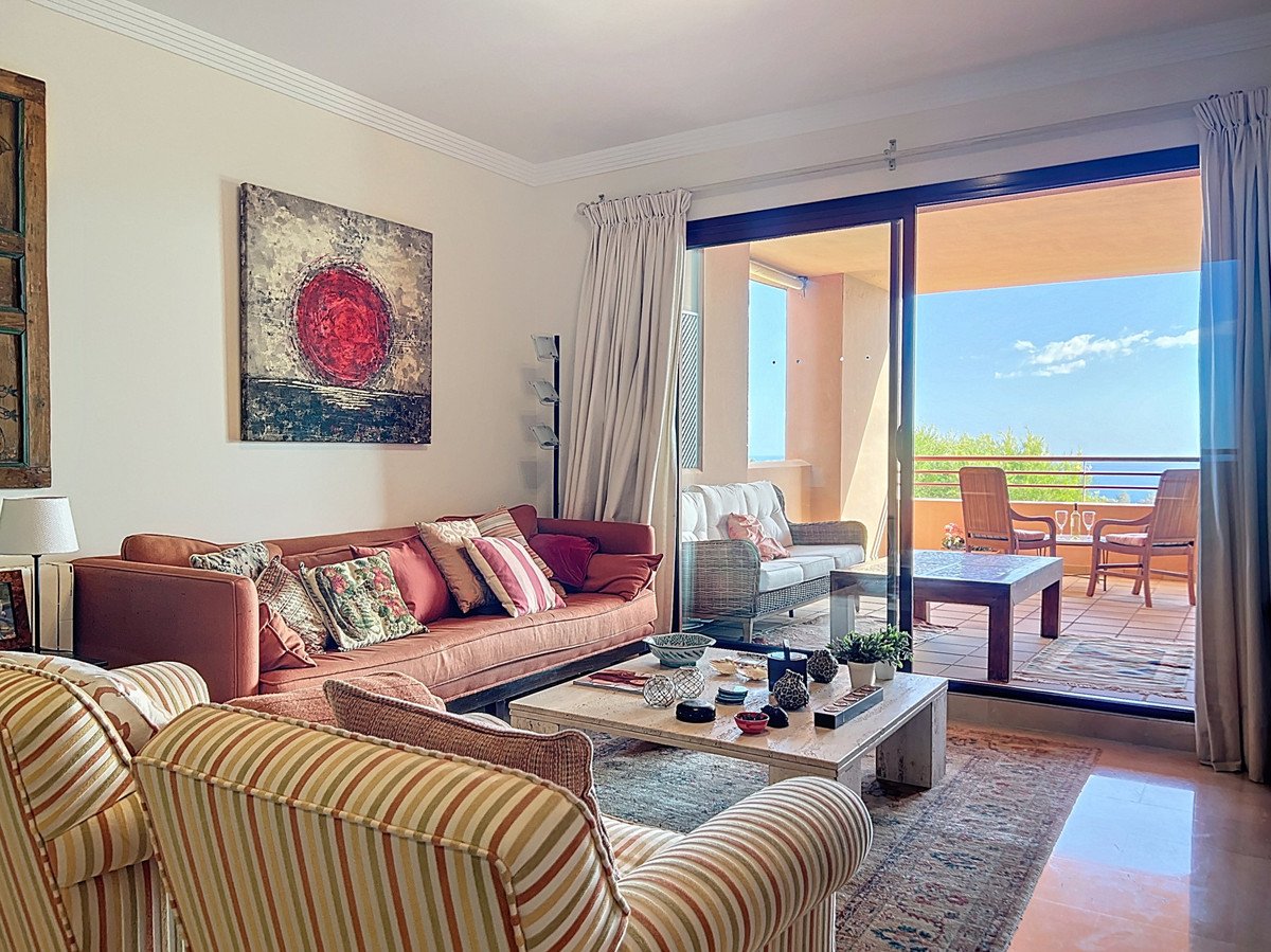 2 Bed Middle Floor Apartment in Manilva