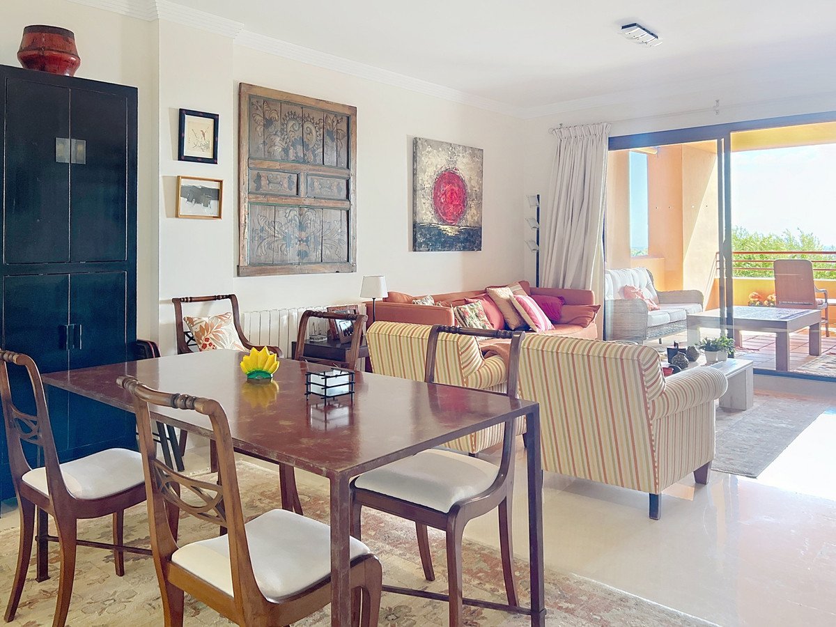 2 Bed Middle Floor Apartment in Manilva