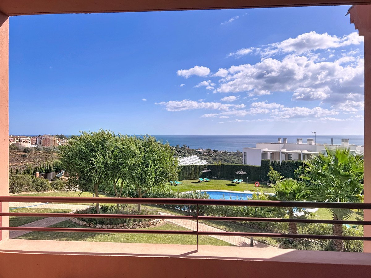 2 Bed Middle Floor Apartment in Manilva