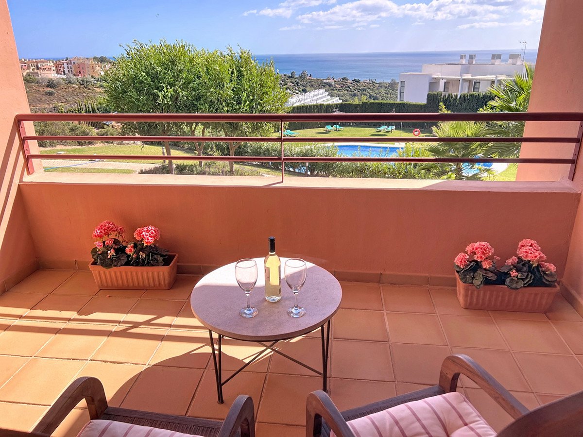 2 Bed Middle Floor Apartment in Manilva
