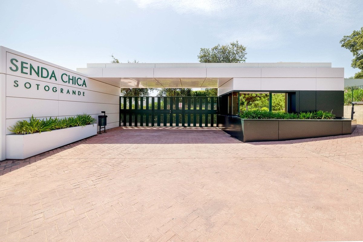 3 Bed Middle Floor Apartment in Sotogrande