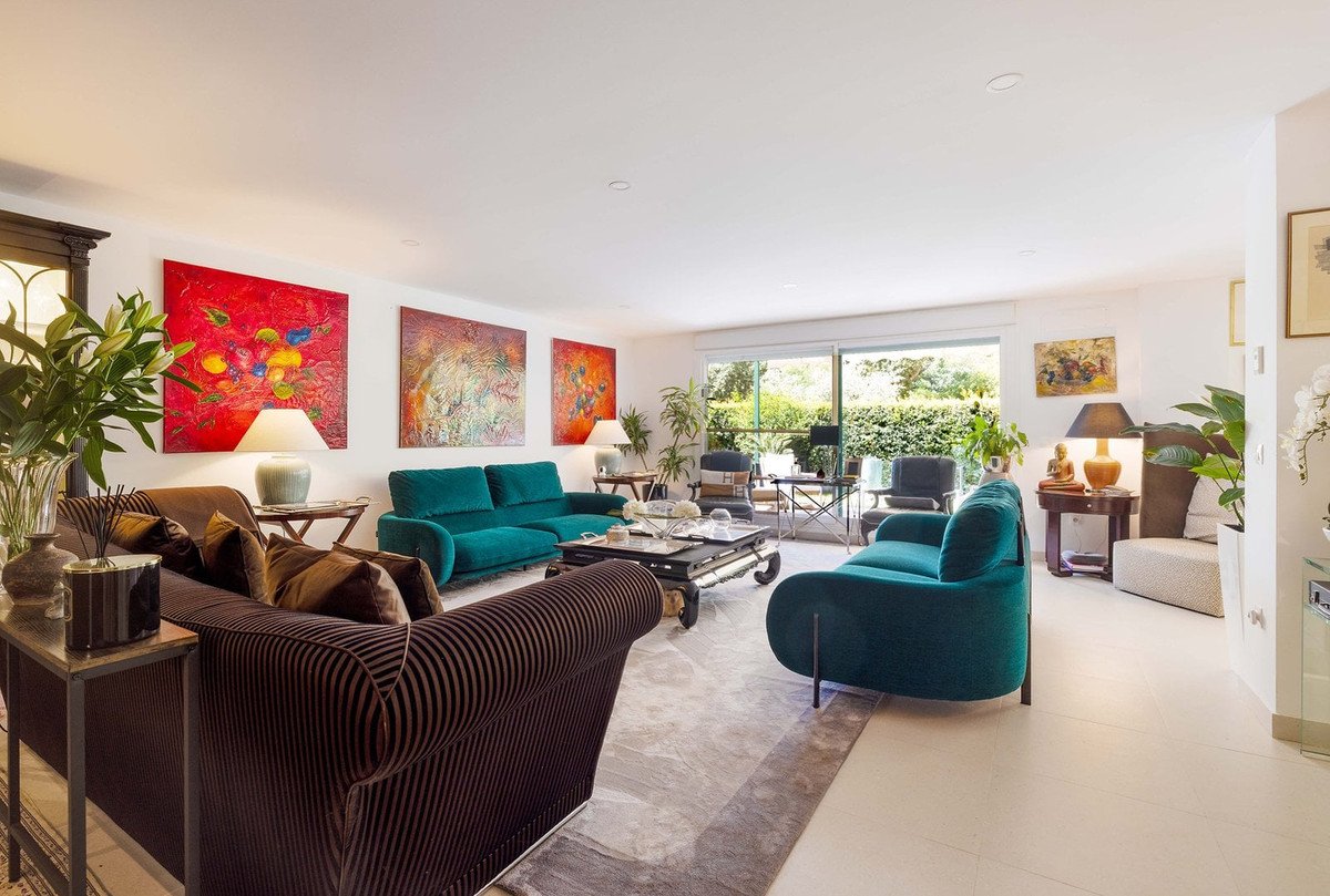 3 Bed Middle Floor Apartment in Sotogrande