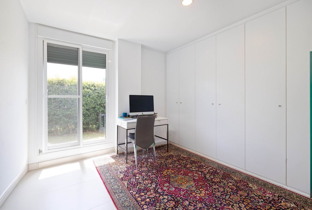 3 Bed Middle Floor Apartment in Sotogrande