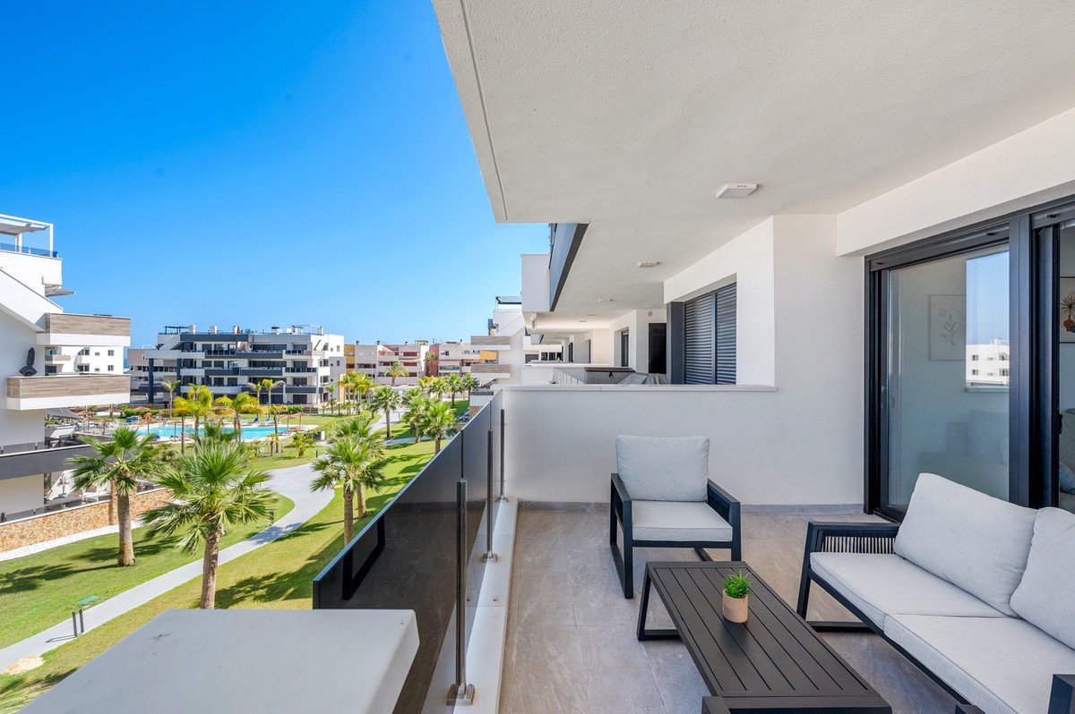 2 Bed Middle Floor Apartment in Playa Flamenca