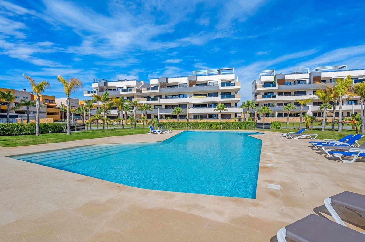 2 Bed Middle Floor Apartment in Playa Flamenca