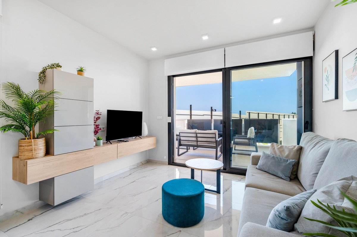 2 Bed Middle Floor Apartment in Playa Flamenca