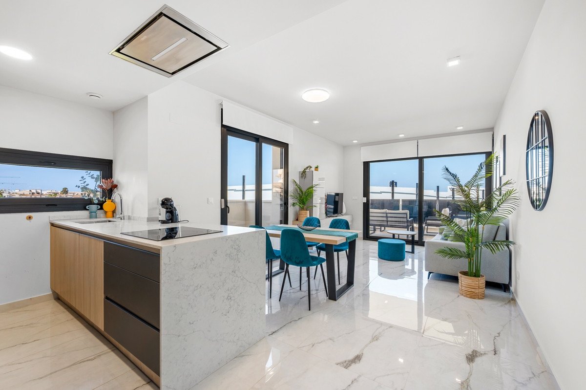 2 Bed Middle Floor Apartment in Playa Flamenca