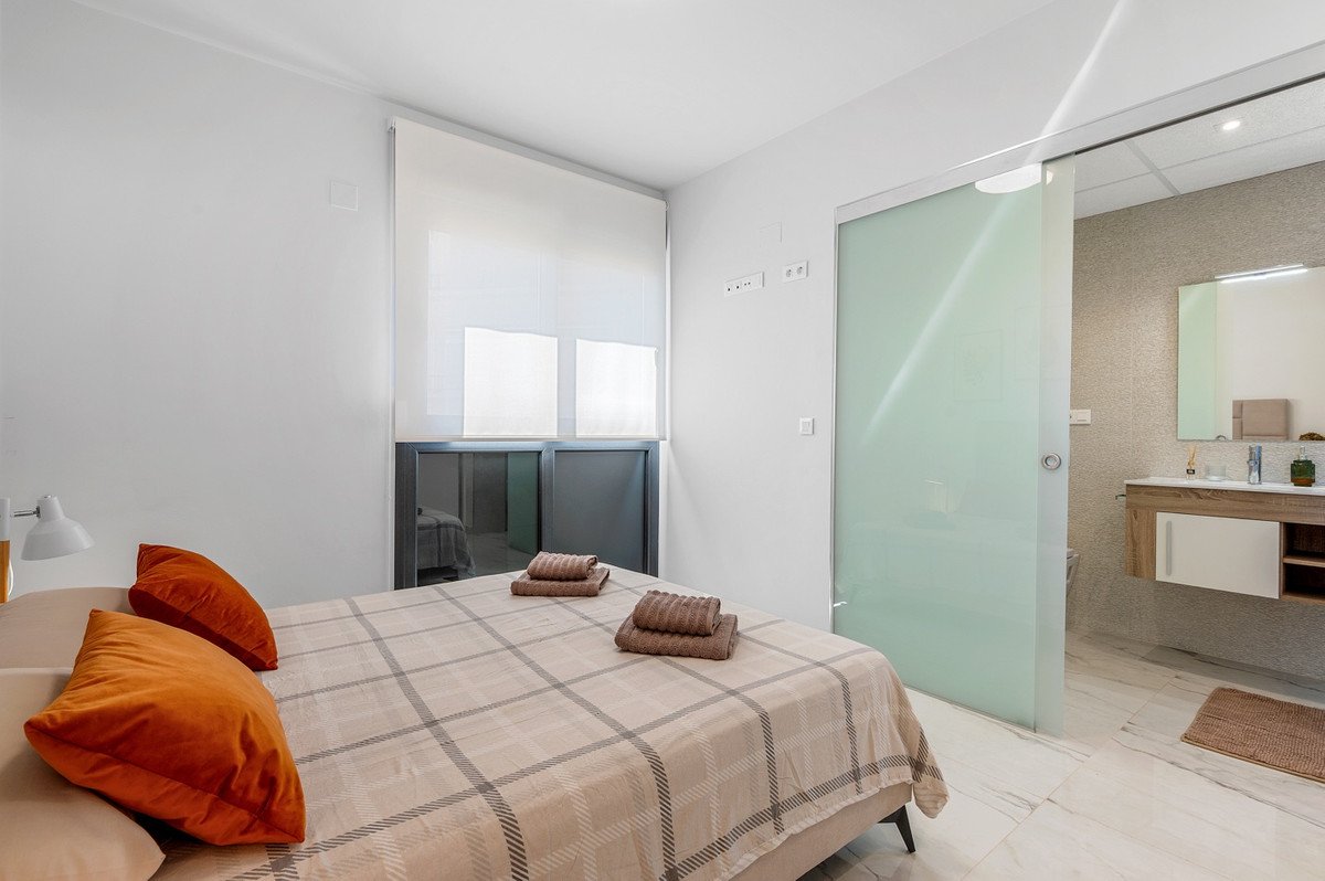 2 Bed Middle Floor Apartment in Playa Flamenca