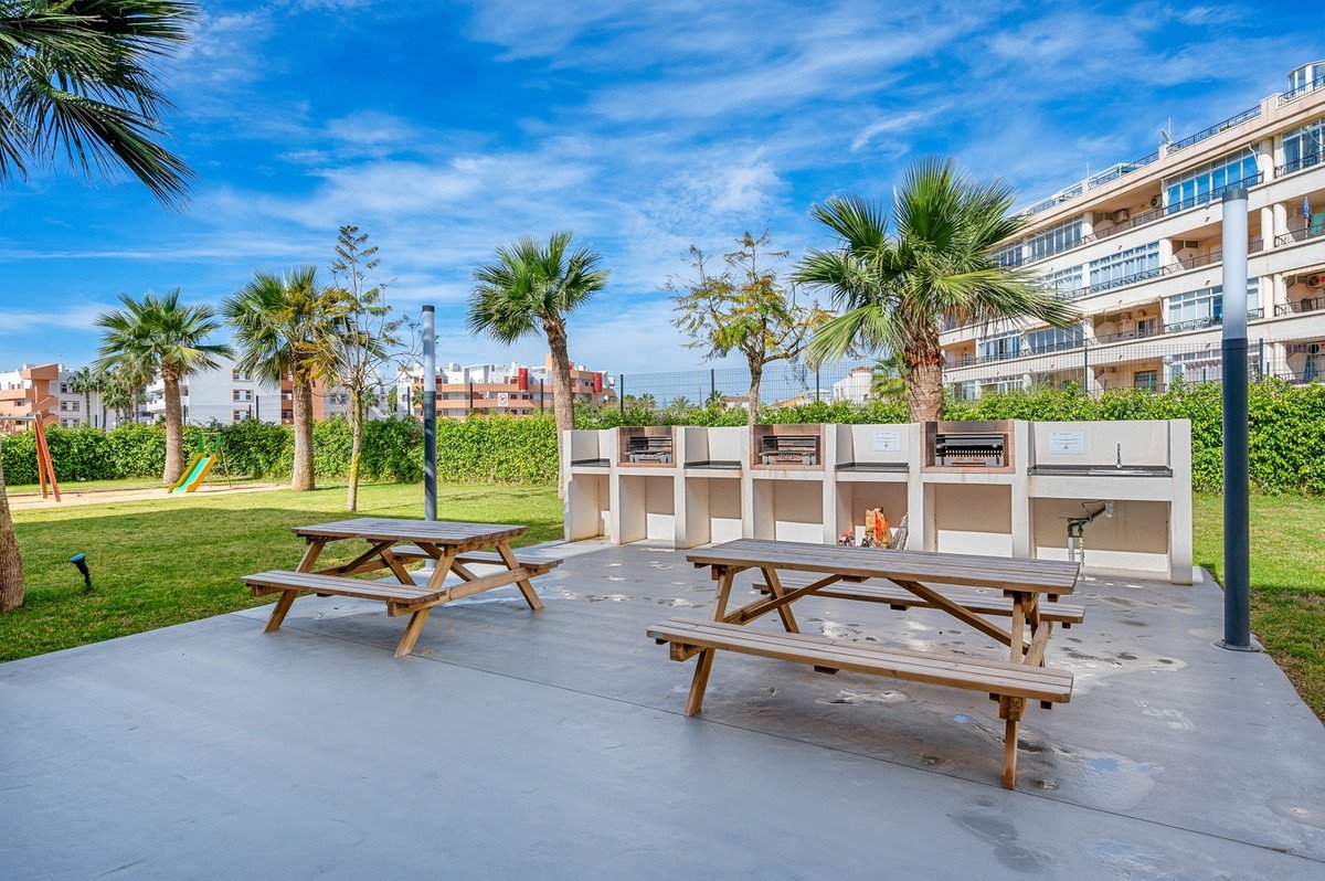 2 Bed Middle Floor Apartment in Playa Flamenca