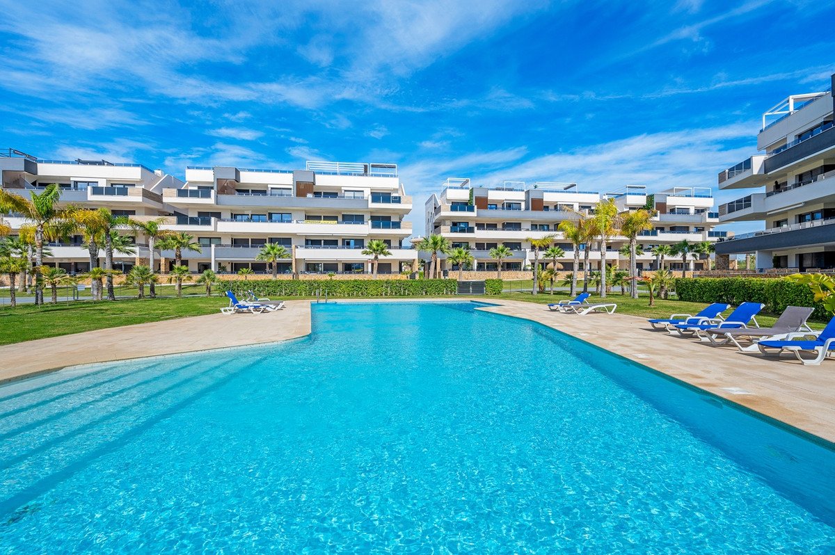 2 Bed Middle Floor Apartment in Playa Flamenca